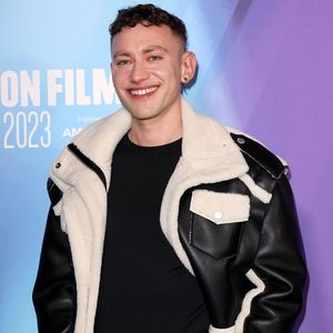Nun bestätigt: Olly Alexander tritt beim ESC 2024 für UK an!