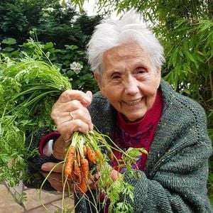 Insta-Star Oma Hedel (100): Das ist ihr Gesundheitsgeheimnis