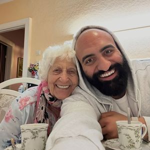 Erster Todestag: Rashid Hamid gedenkt Oma Lotti (†93)