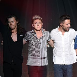 Tod vom Stiefvater: One-Direction-Jungs zollen Harry Tribut