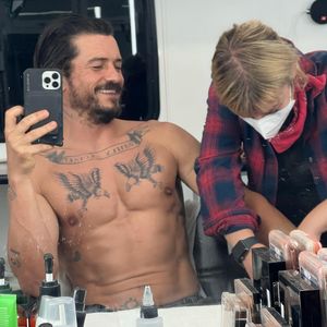 Hinter den Kulissen! Orlando Bloom flasht mit Oben-ohne-Pic