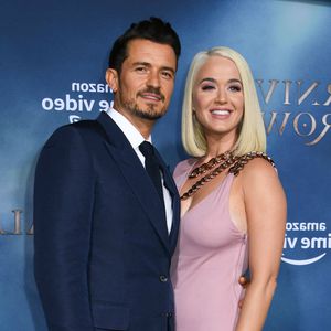 Orlando Bloom küsst schwangere Katy Perry durch Autofenster