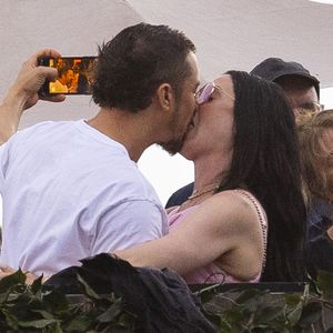 Katy Perry und Orlando Bloom stecken sich Zungen in den Hals