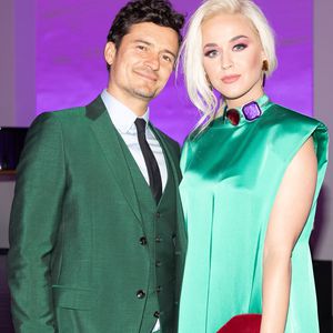 So verliebt: Orlando Bloom und Katy Perry knutschen im Meer
