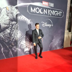 Premiere in Berlin: Oscar Isaac schwärmt von "Moon Knight"!