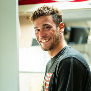 Von Welle gestürzt: Surfer Oscar Serra stirbt mit 22 Jahren