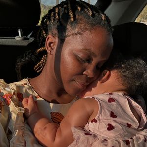 Oti Mabuse will sich als Mama im UK-Dschungelcamp beweisen
