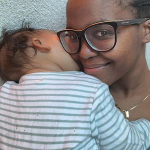 "Wunder": Oti Mabuse teilt seltenen Schnappschuss mit Baby