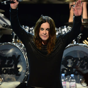 Verwirrt: Ozzy Osbourne steigt ins falsche Auto