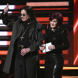"Geht's gut": Sharon Osbourne gibt Ozzy-Parkinson-Update