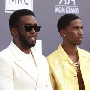 King Combs feiert Urteil von Vater P. Diddy mit Liegestütze
