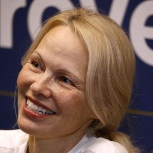 Pamela Anderson genießt ihr Leben fernab von Hollywood