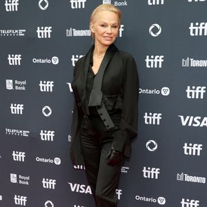 Pamela Anderson strahlt auf Premiere von "The Last Showgirl"