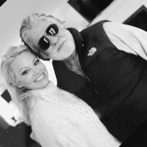 Kurz nach Pam-Anderson-Trennung: Jon Peters wieder verlobt?