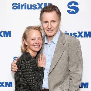 Süß: Pamela Anderson backte Liam Neeson ein Sauerteigbrot