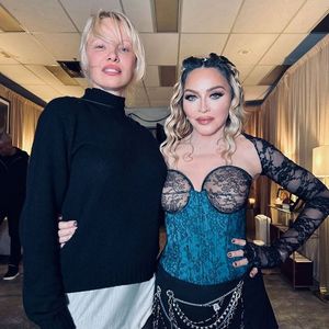 Pamela Anderson ohne Make-up bei Madonnas "Celebration"-Tour