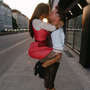 Immer noch verliebt: Paola Maria teilt Knutschfoto mit Alex