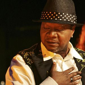 Ein Kontinent trauert! Afrikas bekanntester Sänger ist tot