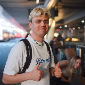 Panikmoment: Streamer Papaplatte stürzt samt Rad in Eissee