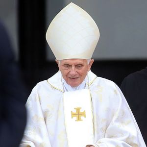 Vor Beerdigung: Papst Benedikt XVI. (†95) wird aufgebahrt