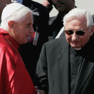 Papst Benedikt XVI. schlägt das Erbe seines Bruders aus