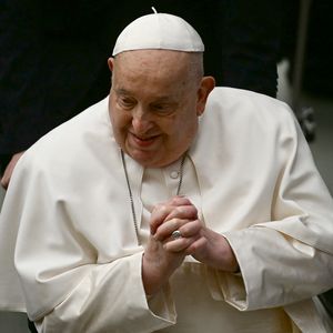 "Leichte Verbesserung": Papst Franziskus' Zustand ist stabil