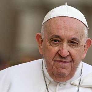 Zustand schlechter: Papst Franziskus musste beatmet werden