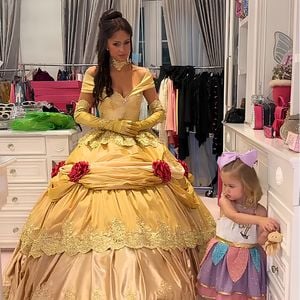 Paris Hilton kontert die Kritik an ihren Halloween-Kostümen