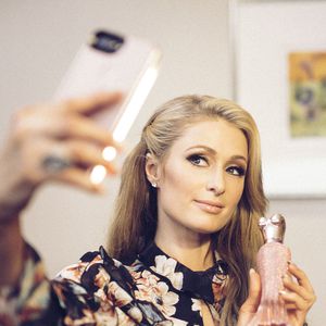 Ohne Verlobungsring: Paris Hilton zeigt sich nach Trennung