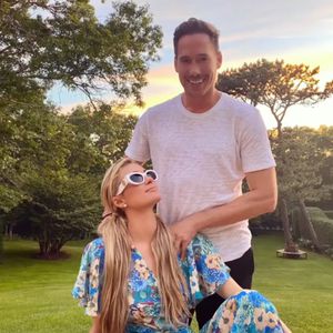 Jahrestag: Paris Hiltons Lover überrascht sie mit Luxus-Trip