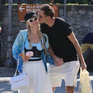 Paris Hilton und ihr Mann Carter turteln im Italien-Urlaub