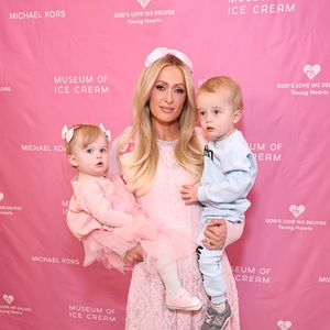 Paris Hilton amüsiert: Ihr Sohn benutzt gerne Schimpfwörter