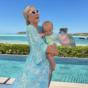 Baby an Bord: Paris Hilton paddelt mit ihrer kleinen Familie