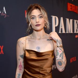 Ein gruseliger Stalker ist bei Paris Jackson eingebrochen!
