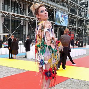 Fashion? Paris Jackson zeigt Haut im gehäkelten Blumen-Kleid