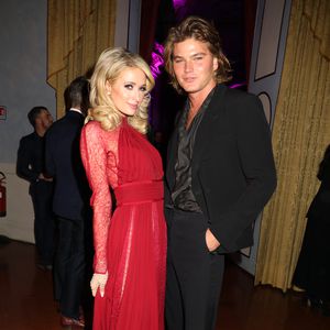 Datet Paris Hilton nach Trennung Male-Model Jordan (22)?