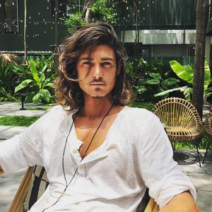 Lange Haare! So heiß ist der neue Schweizer Bachelor Patric