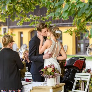 "Sturm der Liebe": Erste Fotos von Henry & Jessis Hochzeit