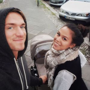 So halten Neu-Eltern Patrick Fabian und Lea die Liebe frisch
