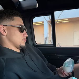 So süß unterstützt Patrick Mahomes Brittany bei Shooting
