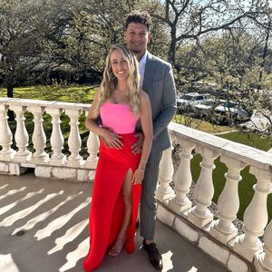 Brittany scherzt über die fehlende Hose von Patrick Mahomes