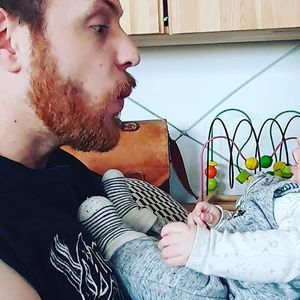 Baby lächelt schon: "Unter uns"-Patrick "platzt vor Stolz"