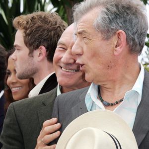 Live auf der Bühne: Patrick Stewart & Ian McKellen knutschen