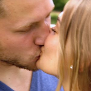 Auf der Weide: Erster Kuss bei Rekordbauer Patrick und Julia