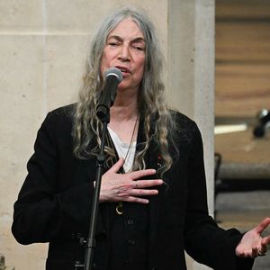 Punksängerin Patti Smith kollabiert während Live-Auftritt