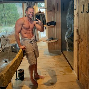 Komplett nackt: Ex-Bachelor Paul Janke zieht im Netz blank