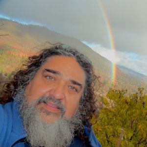 Ursache ungeklärt: Regenbogen-YouTuber mit 57 gestorben