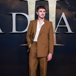 Paul Mescal begeistert in Braun bei "Gladiator II"-Premiere