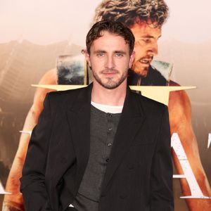 Selten: Paul Mescal mit Freundin bei "Gladiator II"-Premiere