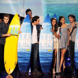 Nina Dobrev: Coole Mini-"Vampire Diaries"-Reunion im Schnee!